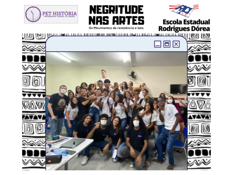 Os PETianos e os estudantes da Escola Estadual Rodrigues Dórea 